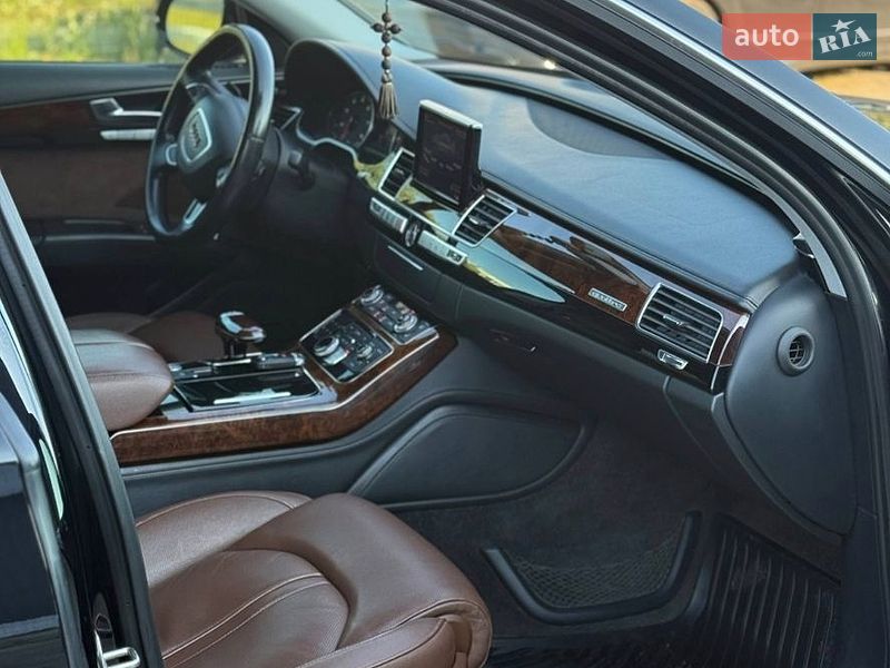 Седан Audi A8 2013 в Днепре