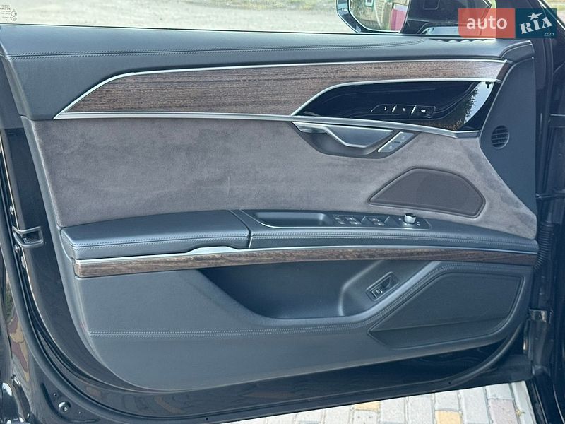 Седан Audi A8 2018 в Дніпрі