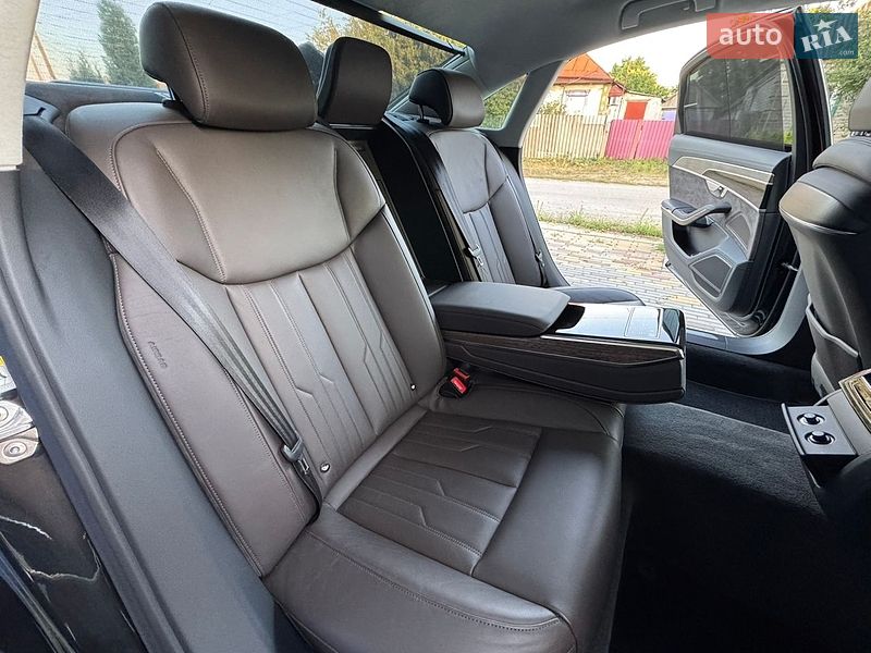 Седан Audi A8 2018 в Дніпрі