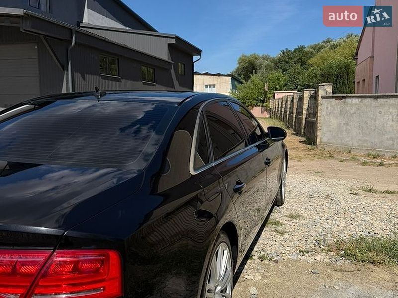 Седан Audi A8 2013 в Надворной