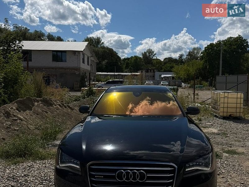 Седан Audi A8 2013 в Надворной