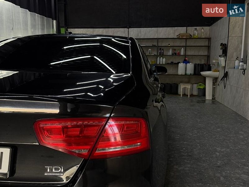 Седан Audi A8 2013 в Надворной