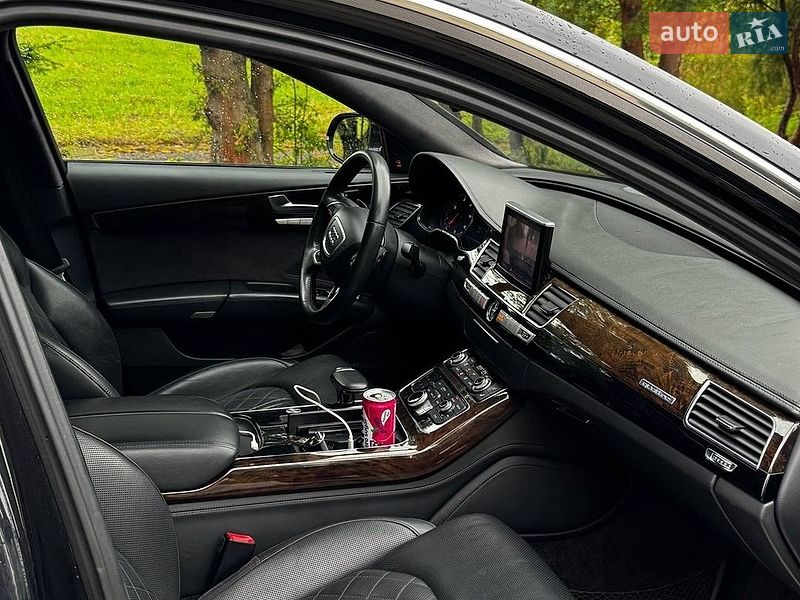 Седан Audi A8 2013 в Надворной