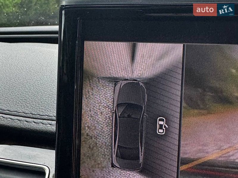 Седан Audi A8 2013 в Надворной