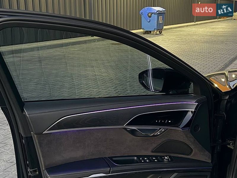Седан Audi A8 2018 в Киеве