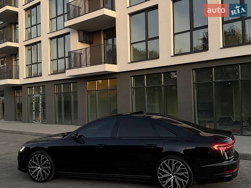 Седан Audi A8 2018 в Киеве