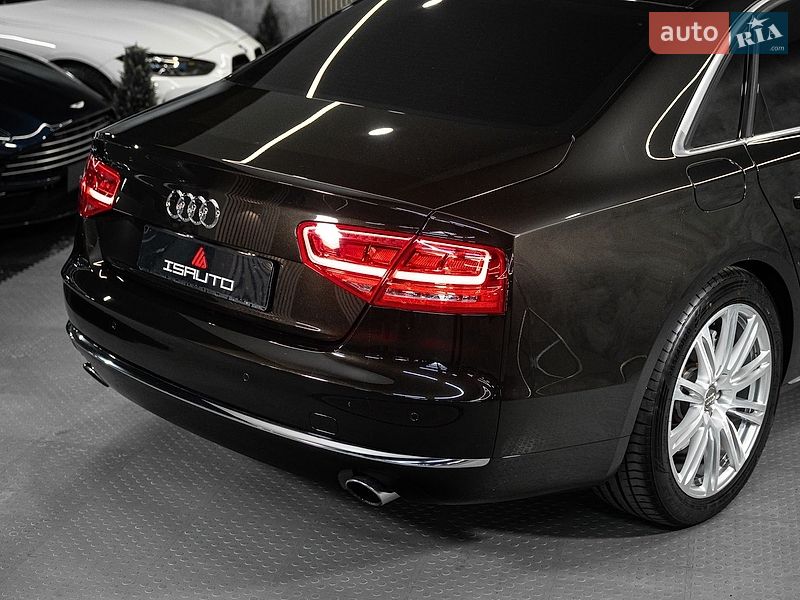 Седан Audi A8 2013 в Одесі