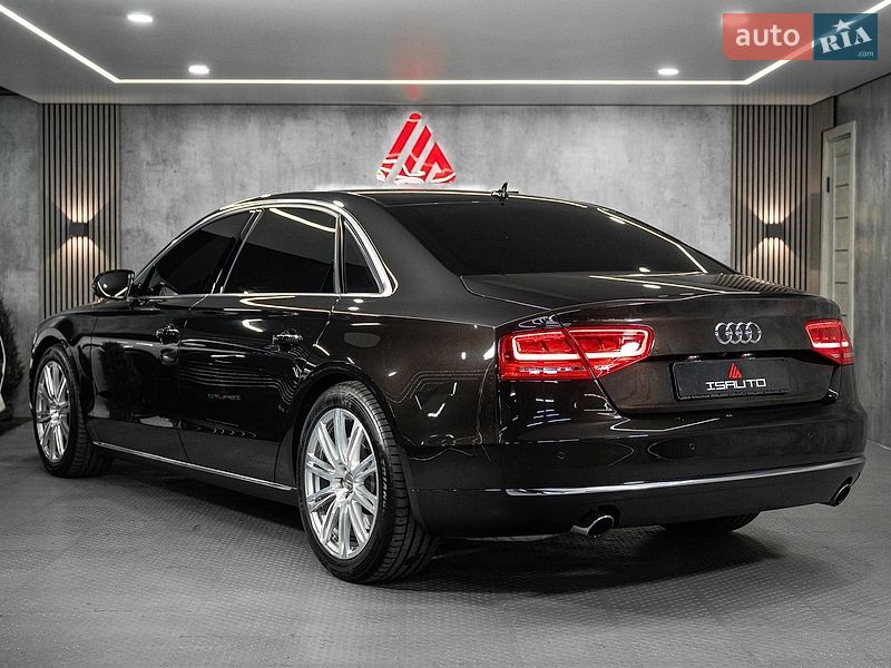 Седан Audi A8 2013 в Одесі