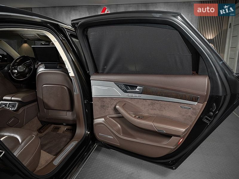 Седан Audi A8 2013 в Одесі
