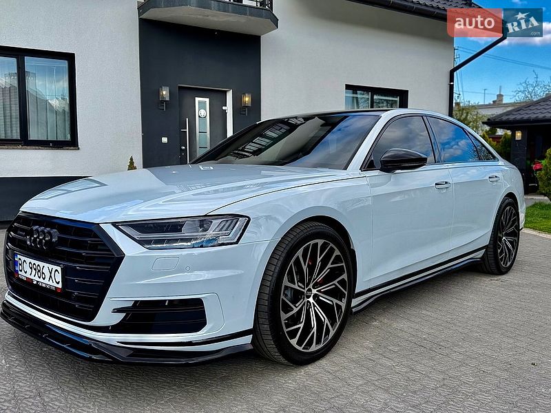 Седан Audi A8 2018 в Львові