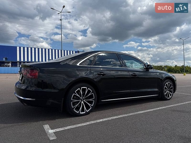 Седан Audi A8 2012 в Рівному