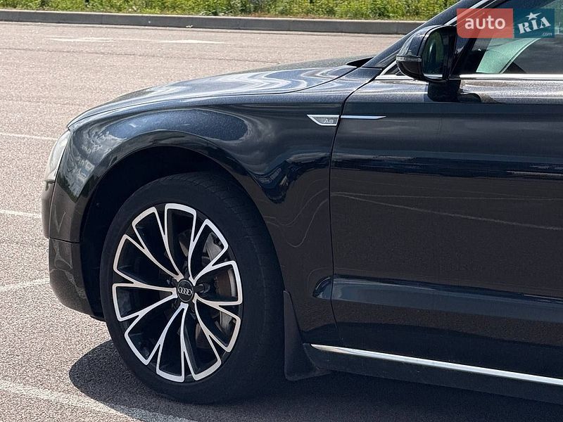 Седан Audi A8 2012 в Рівному