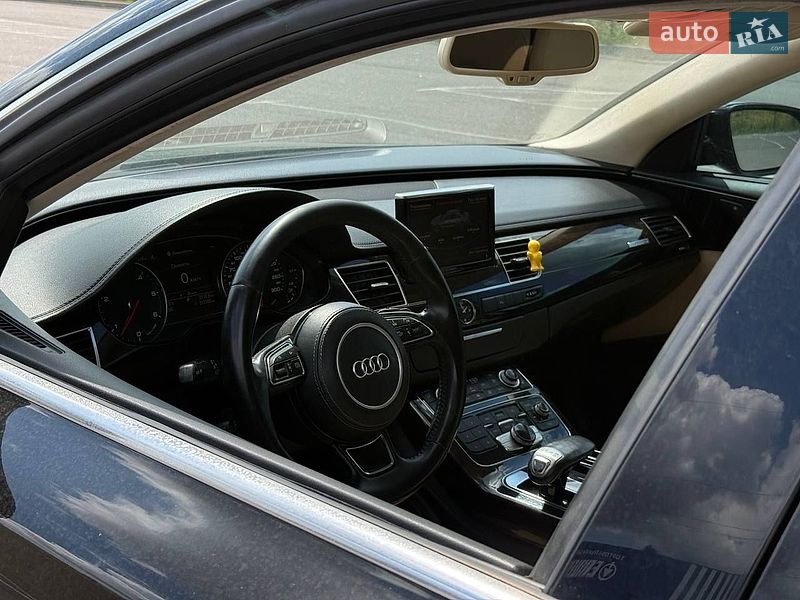 Седан Audi A8 2012 в Рівному