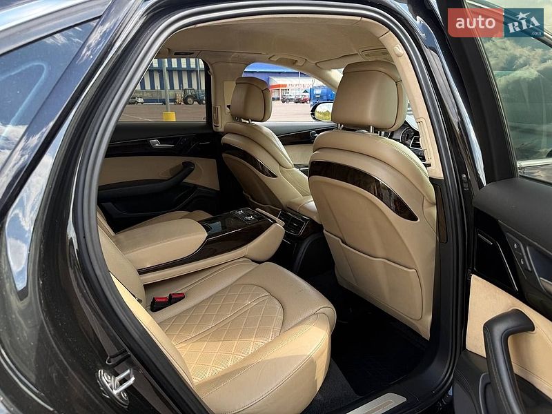 Седан Audi A8 2012 в Рівному