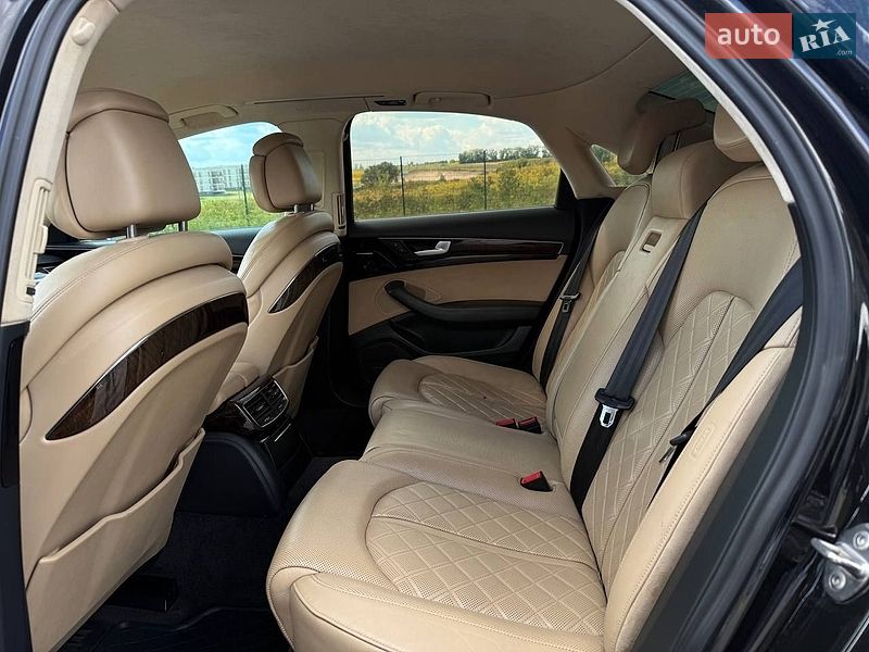 Седан Audi A8 2012 в Рівному