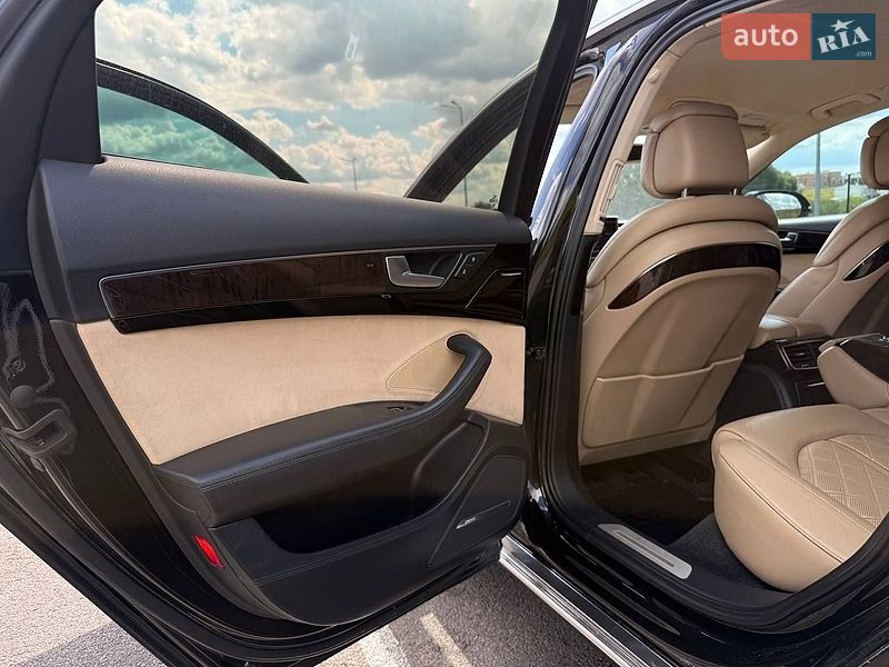 Седан Audi A8 2012 в Рівному