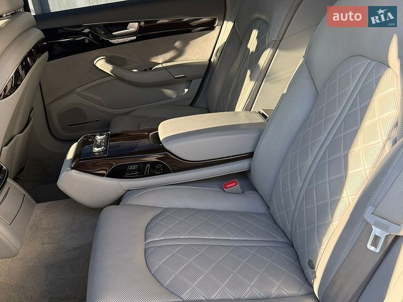 Седан Audi A8 2017 в Киеве
