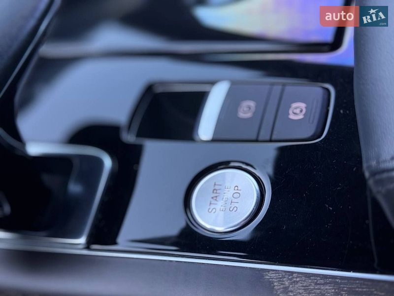 Седан Audi A8 2017 в Києві