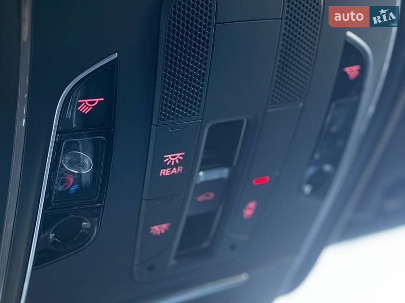 Седан Audi A8 2017 в Києві