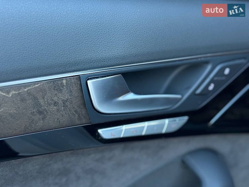Седан Audi A8 2017 в Києві