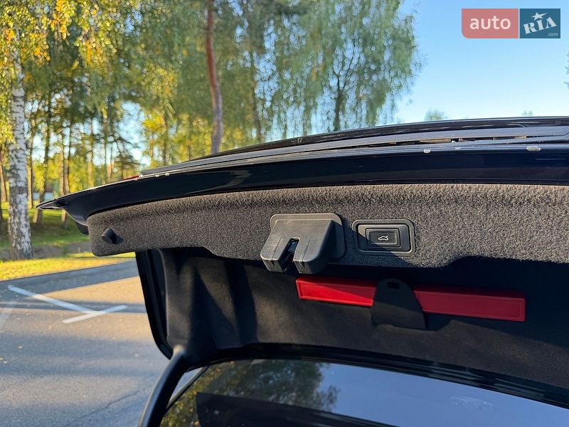 Седан Audi A8 2013 в Киеве