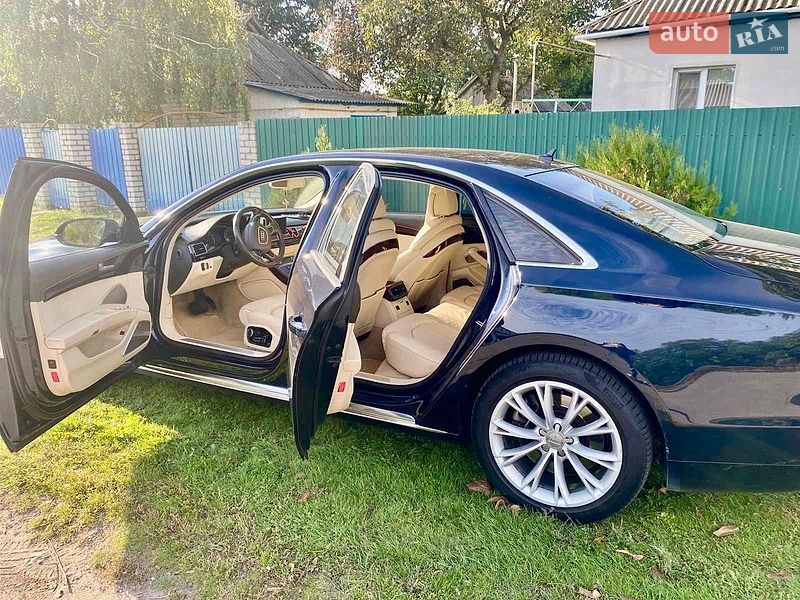 Седан Audi A8 2010 в Глобиному