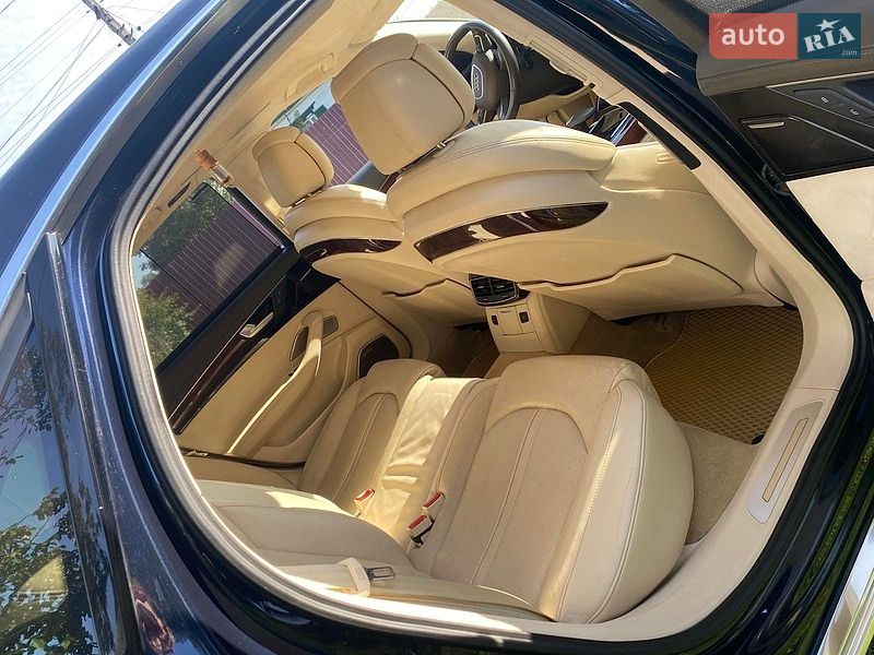 Седан Audi A8 2010 в Глобиному