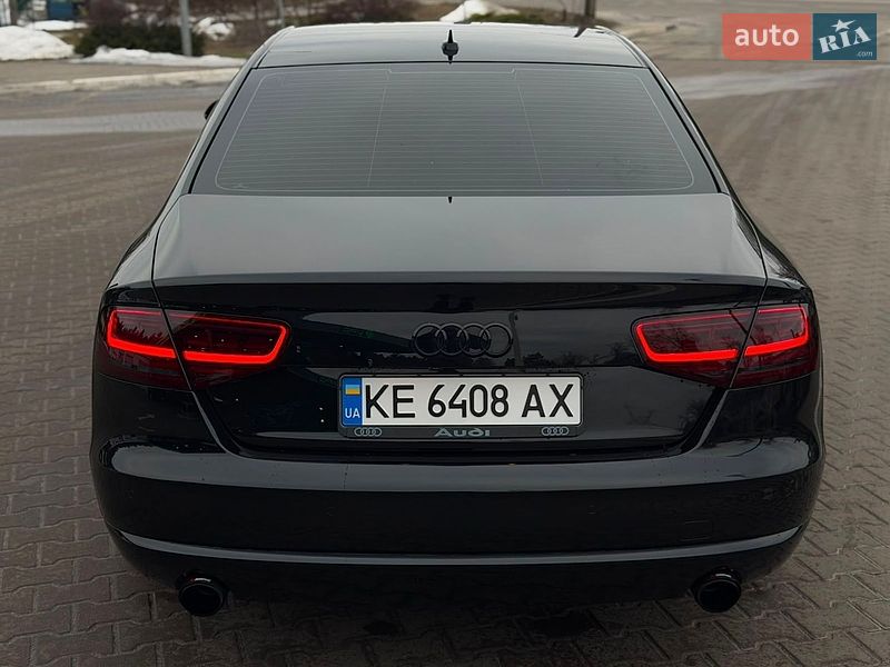 Седан Audi A8 2012 в Павлограді