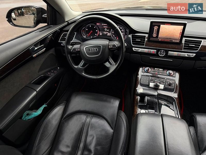Седан Audi A8 2012 в Павлограді