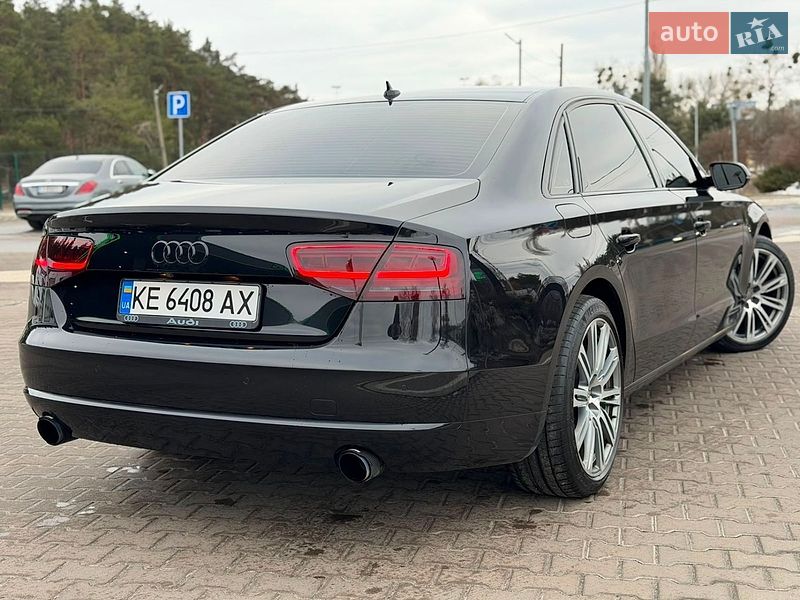 Седан Audi A8 2012 в Павлограді