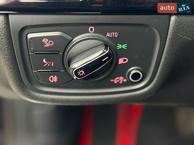 Седан Audi A8 2012 в Павлограді