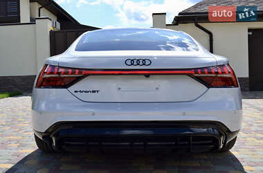 Лифтбек Audi e-tron GT 2023 в 