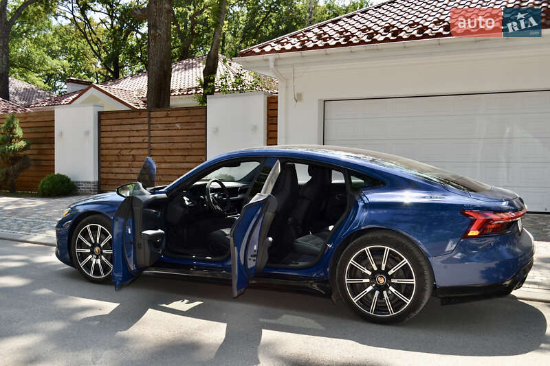 Лифтбек Audi e-tron GT 2023 в Киеве