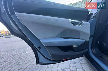 Лифтбек Audi e-tron GT 2021 в 