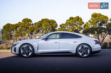 Лифтбек Audi e-tron GT 2021 в 