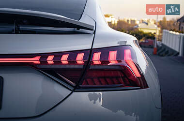 Лифтбек Audi e-tron GT 2021 в 