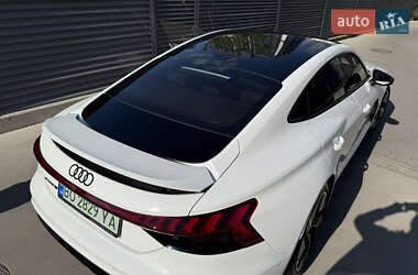 Лифтбек Audi e-tron GT 2022 в 