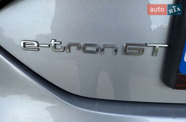 Лифтбек Audi e-tron GT 2021 в 