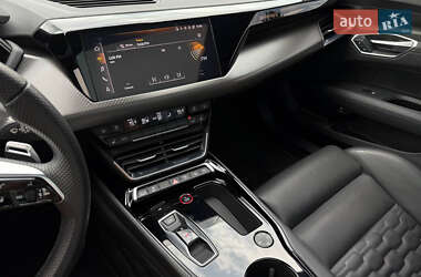 Лифтбек Audi e-tron GT 2023 в 