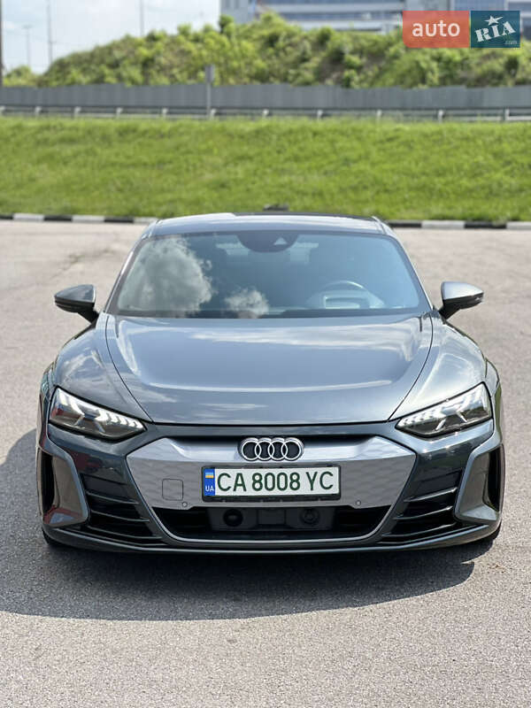 Лифтбек Audi e-tron GT 2021 в 