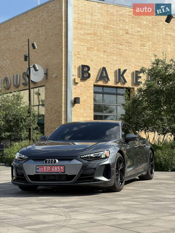 Лифтбек Audi e-tron GT 2022 в 