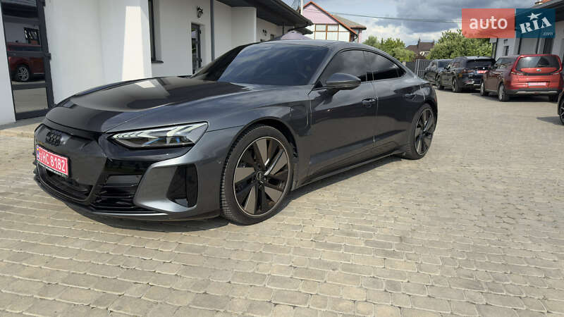 Лифтбек Audi e-tron GT 2021 в 