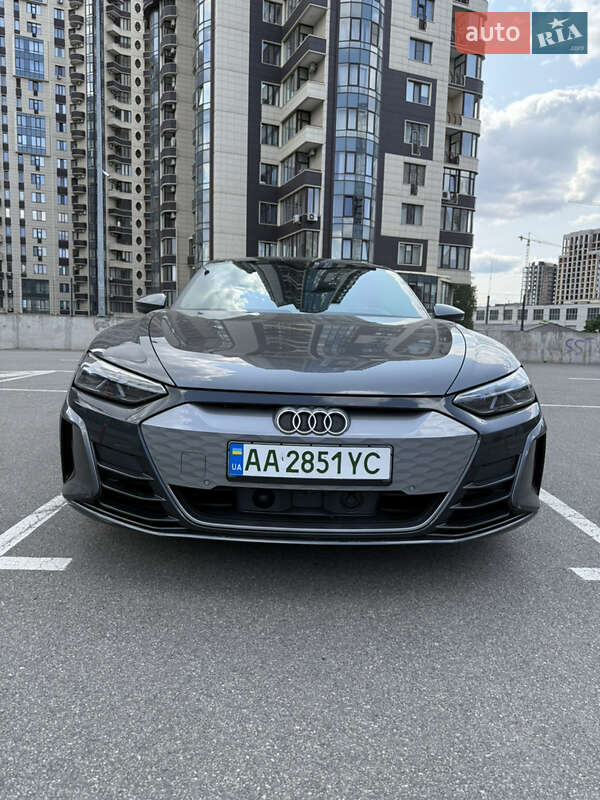 Лифтбек Audi e-tron GT 2021 в 