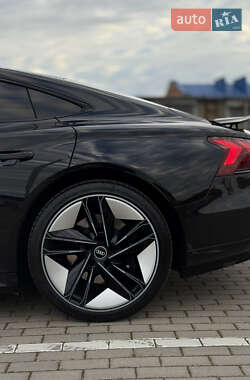 Лифтбек Audi e-tron GT 2021 в 