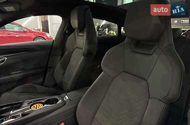 Лифтбек Audi e-tron GT 2024 в 