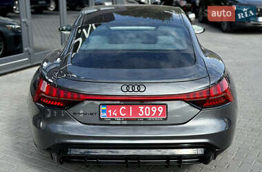 Лифтбек Audi e-tron GT 2022 в 