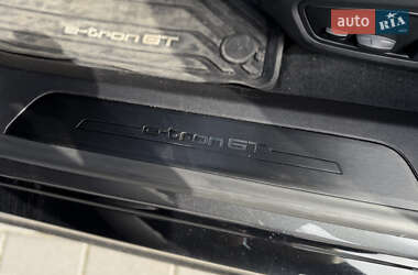 Лифтбек Audi e-tron GT 2022 в 