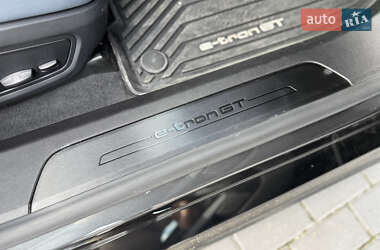 Лифтбек Audi e-tron GT 2022 в 