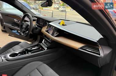 Лифтбек Audi e-tron GT 2022 в 