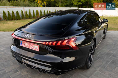 Лифтбек Audi e-tron GT 2022 в 